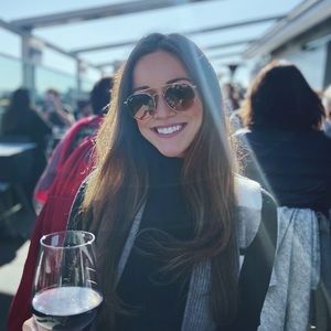 Meet your Posher, Mia